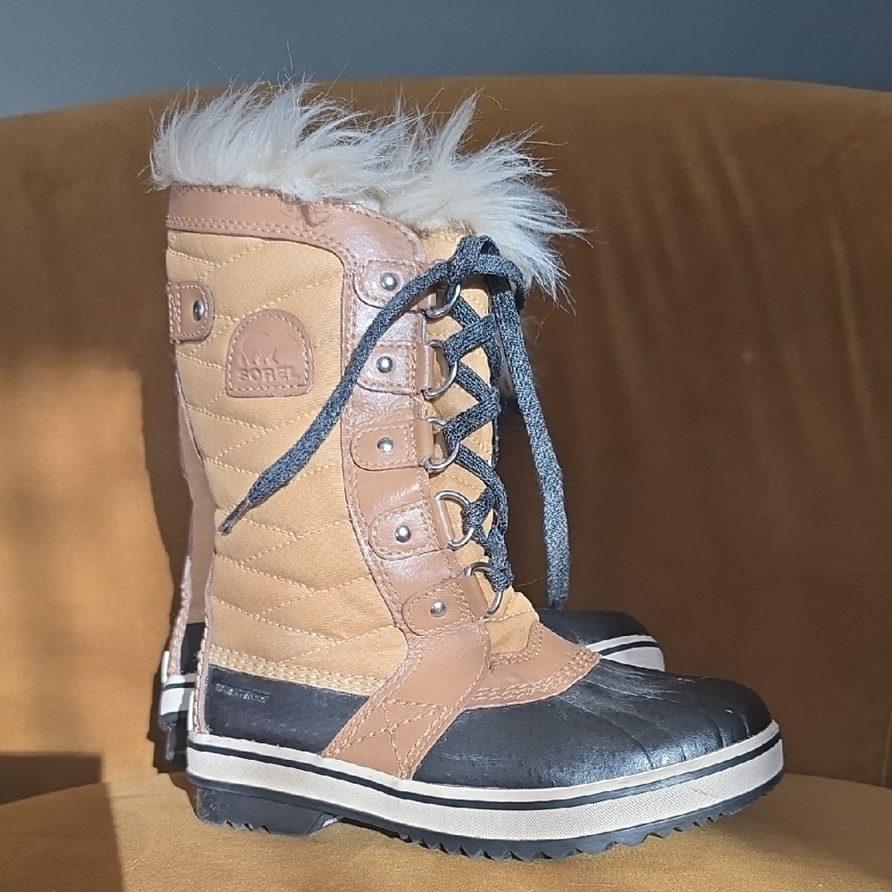 Sorel Tofino Brown and Black Lace-Up Boots